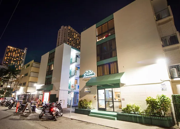 Waikiki BeachsideHostel